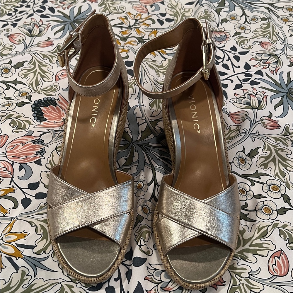 Vionic Marina Gold Cross-Strap Sandals